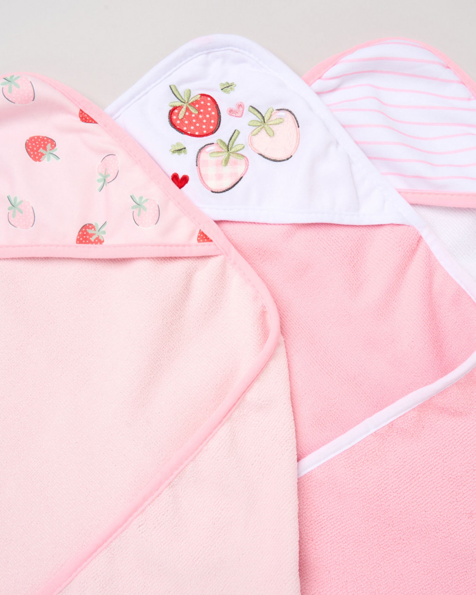 Hooded Towel and Wash Cloth Set "Strawberry"