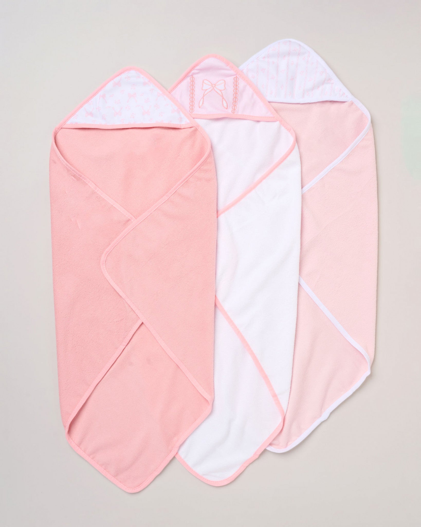 Hooded Towel and Wash Cloth Set "Bows"